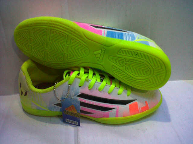 Sepatu Nike Mercurial HyperVenom, Adidas Made In Italy Murah 120.000an