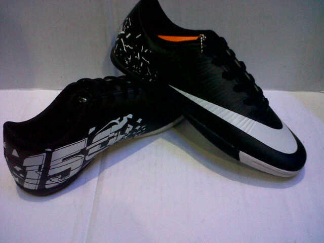 Sepatu Nike Mercurial HyperVenom, Adidas Made In Italy Murah 120.000an