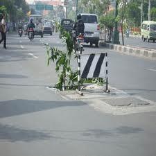 PU lelet, rusaknya jalan &amp; rendahnya kesadaran pengguna jalan Jakarta