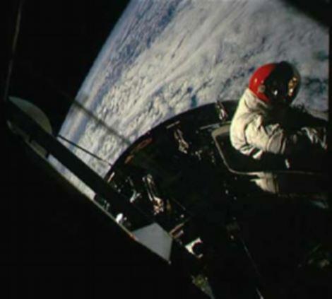 Perjalanan NASA dalam Pesawat APOLLO(++PIC)