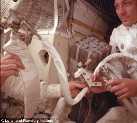 Perjalanan NASA dalam Pesawat APOLLO(++PIC)