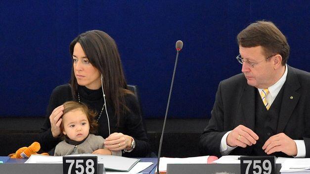 Licia Ronzulli, Cewek Anggota Parlemen Italia