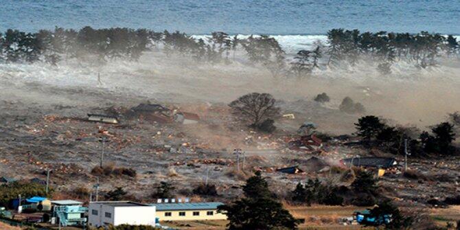 4 Sejarah Tsunami Besar yang pernah hantam Indonesia