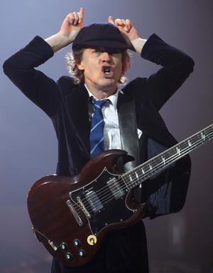 Profil Gitaris Angus Young