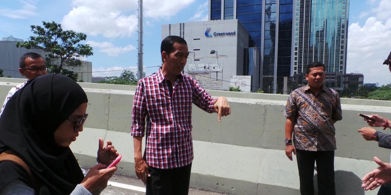 Ada Apa Jokowi Pakai Kemeja Kotak-kotak Lagi?