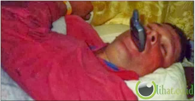 &#91;GOKIL&#93; 10 Kelakuan Kocak Orang yang Mengerjain Temannya saat Tidur