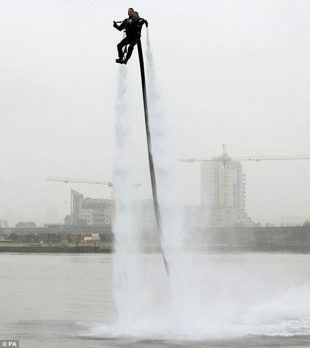 Terbang Dengan Tenaga Air