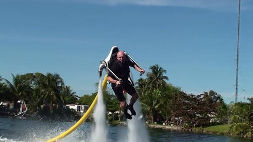 Terbang Dengan Tenaga Air