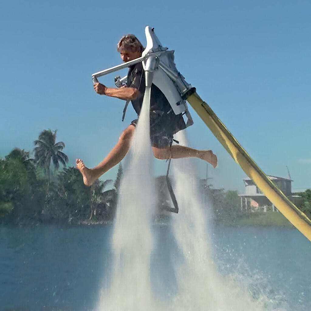 Terbang Dengan Tenaga Air