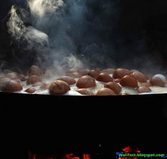 Telur Asin di Cina Dibuat Menggunakan Air Kencing (mari masuppp)