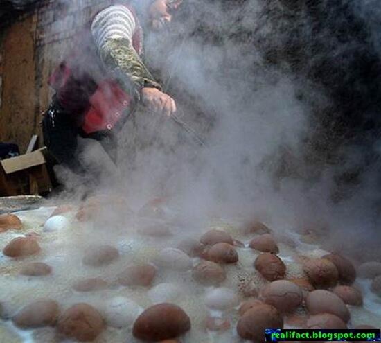Telur Asin di Cina Dibuat Menggunakan Air Kencing (mari masuppp)