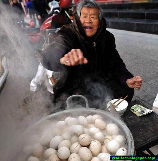 Telur Asin di Cina Dibuat Menggunakan Air Kencing (mari masuppp)