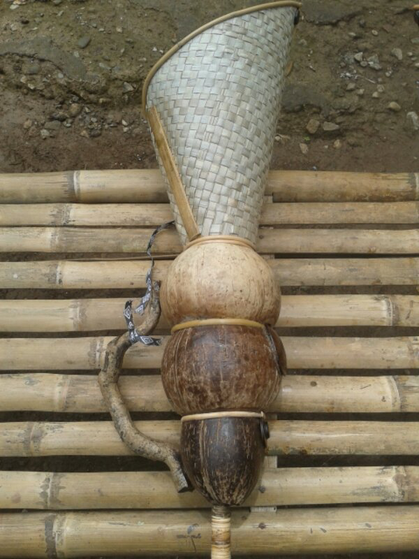 terompet tradisional buat menyambut tahun baru 2014