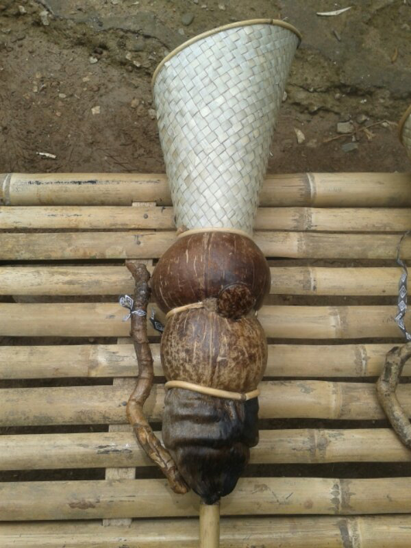 terompet tradisional buat menyambut tahun baru 2014