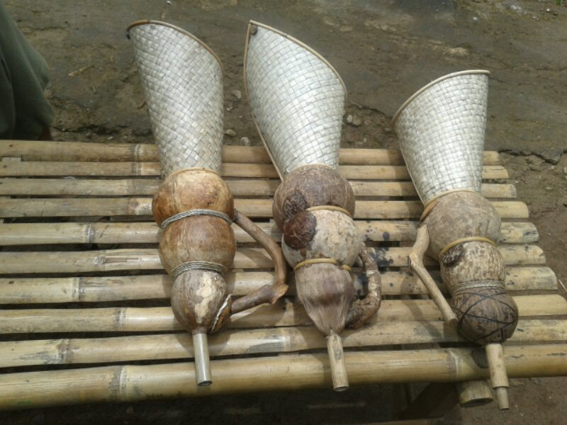 terompet tradisional buat menyambut tahun baru 2014