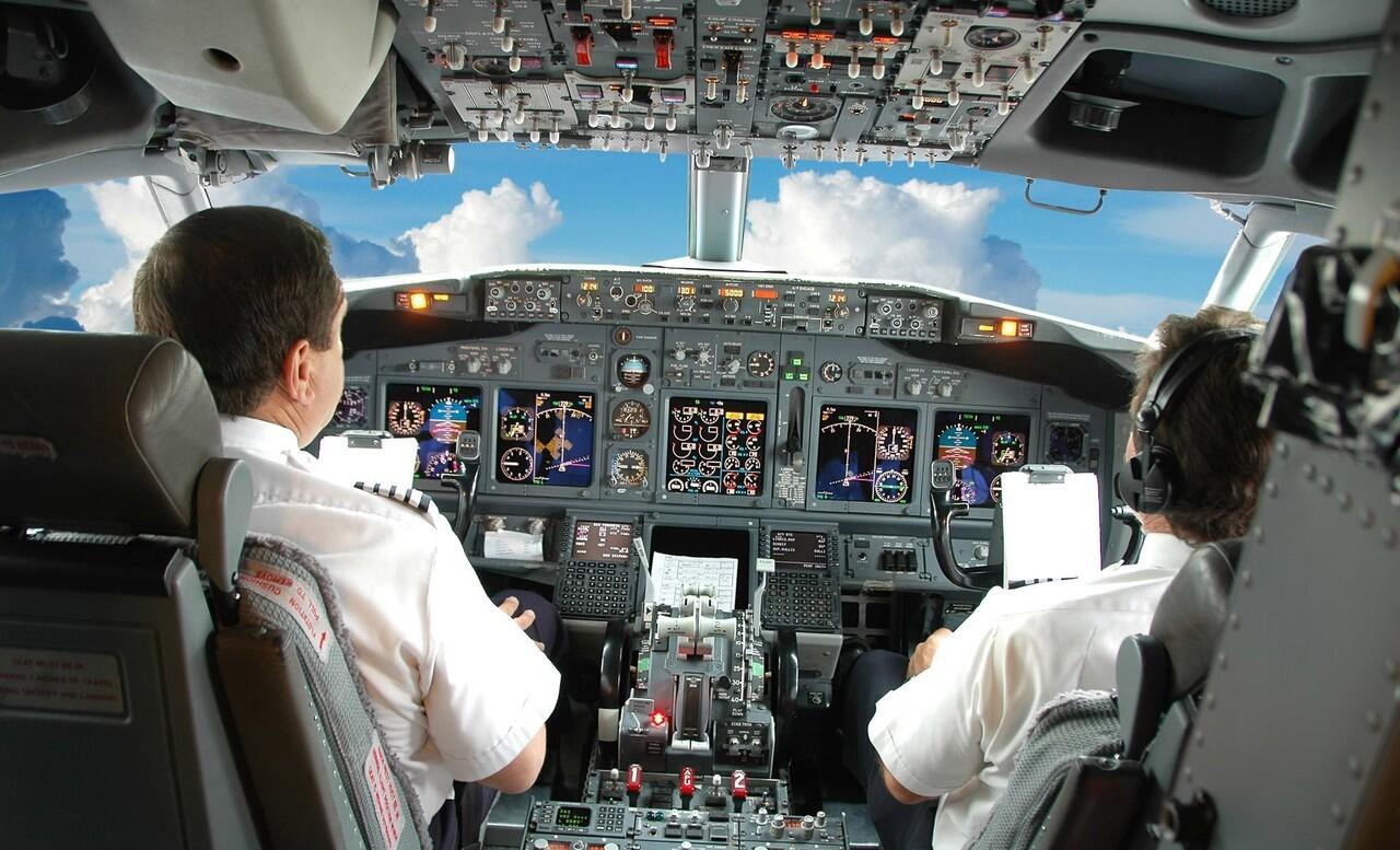Diduga UFO Nyaris Tabrak Pesawat Airbus A320