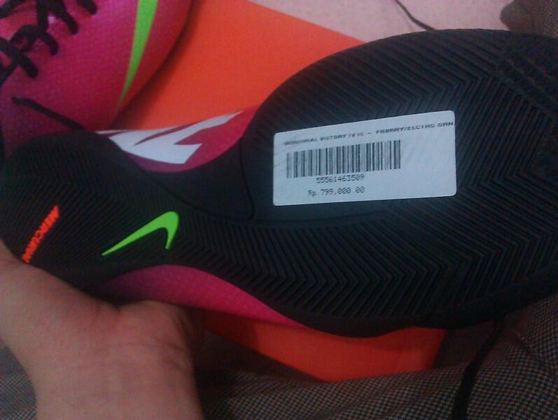 SEPATU FUTSAL NIKE MERCURIAL VICTORY IV IC ORIGINAL