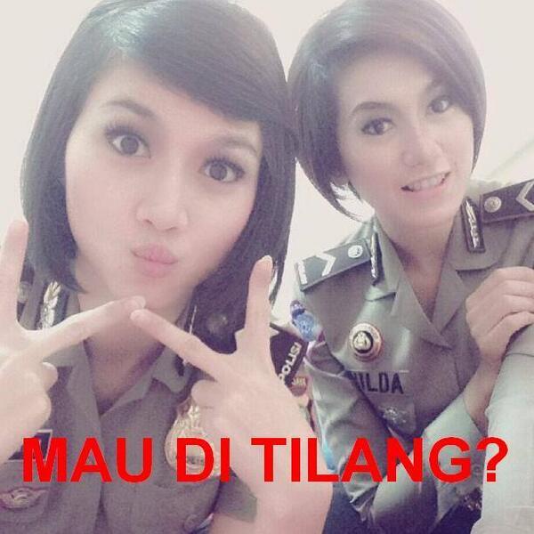 ane gak bakalan nolak deh kalo yang tilang gw beginian :D