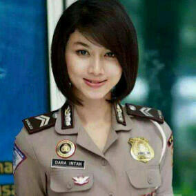 ane gak bakalan nolak deh kalo yang tilang gw beginian :D