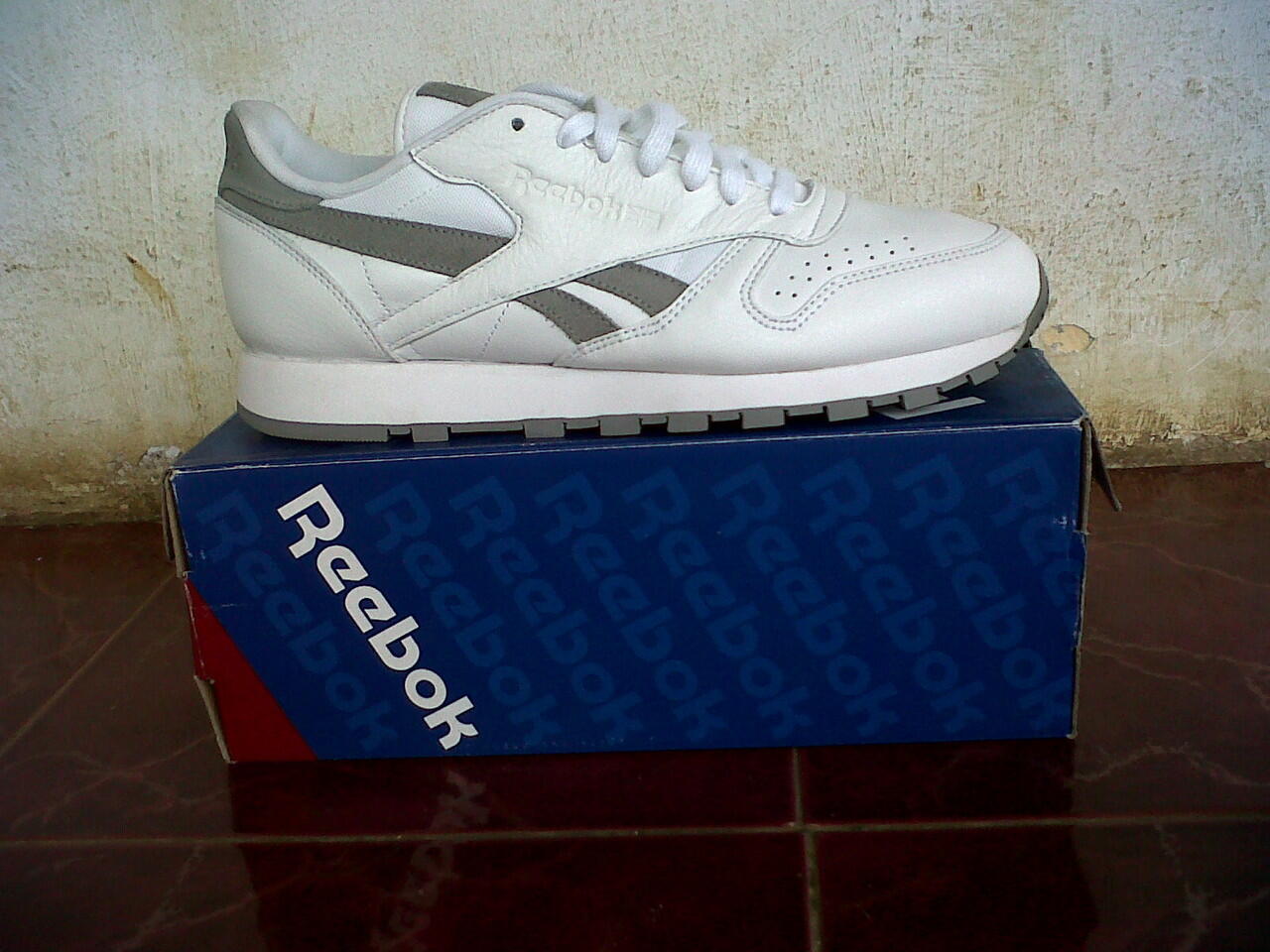 SEPATU REEBOK CLASSIC LEATHER 30TH ANNIVERSARY ORIGINAL. SIZE 42 (BOGOR)