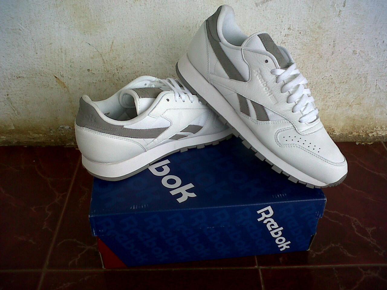 SEPATU REEBOK CLASSIC LEATHER 30TH ANNIVERSARY ORIGINAL. SIZE 42 (BOGOR)