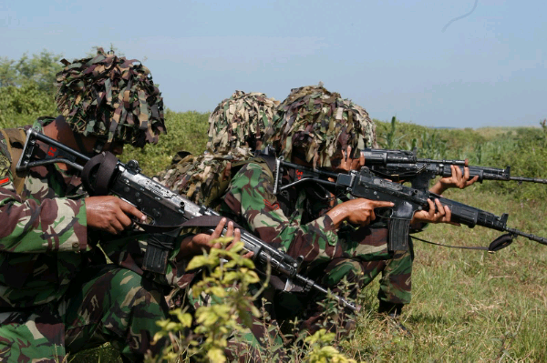&#91;ASK&#93; TNI-AD Outfits mana yang bener?