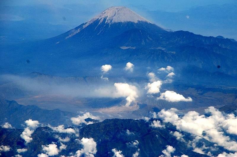10 GUNUNG TERTINGGI DI PULAU JAWA