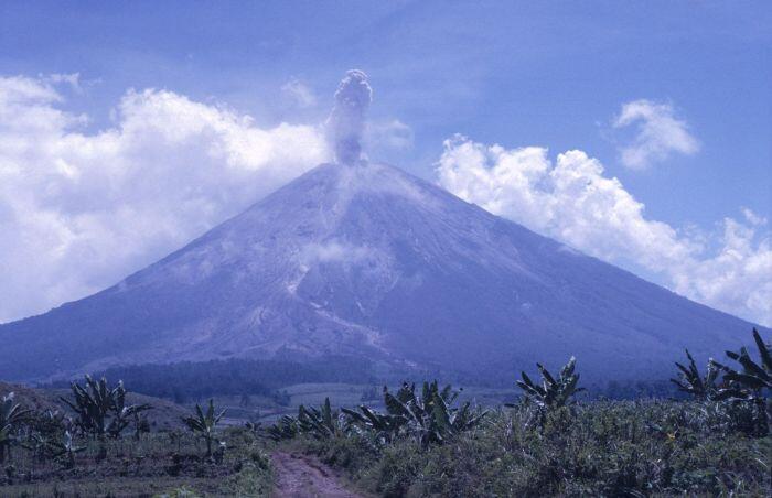 10 GUNUNG TERTINGGI DI PULAU JAWA