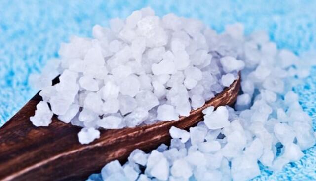 Mandi Pakai Garam Bikin Kulit Lebih Sehat