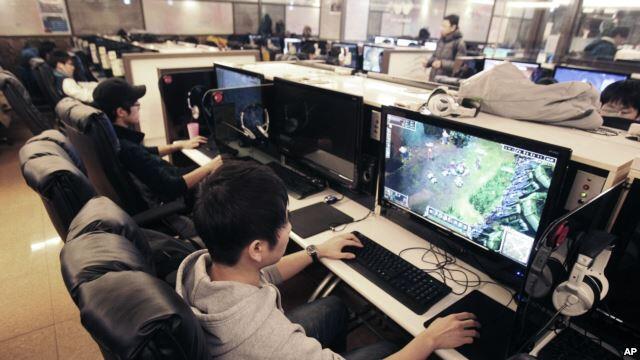 Banyak Habiskan Waktu di Internet? Awas Kecanduan