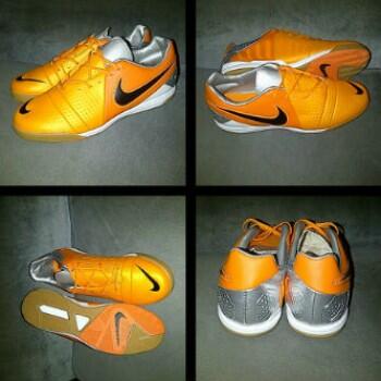 SEPATU FUTSAL REPLIKA ORI ADIDAS & NIKE, ADA MACAM2 JERSEY JUGA. (MITRA SPORT)