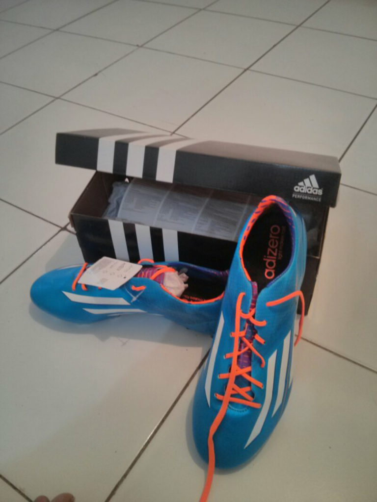 jual sepatu bola adidas F50 baruu
