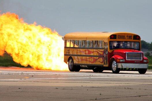 BUS TERCEPAT DI DUNIA GAN!! Setara Ferrari!!