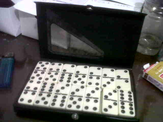 DOUBLE SIX DOMINOES VINTAGE