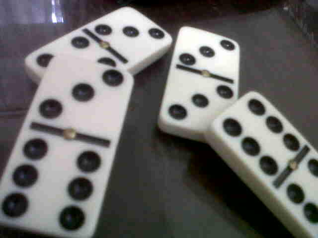 DOUBLE SIX DOMINOES VINTAGE