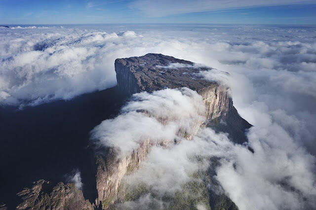 7 Gunung Paling Menakjubkan Dengan Puncaknya Yang Datar