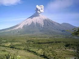 Tiga Gunung Indonesia yang Mengejutkan Dunia di 2013