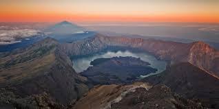 Tiga Gunung Indonesia yang Mengejutkan Dunia di 2013