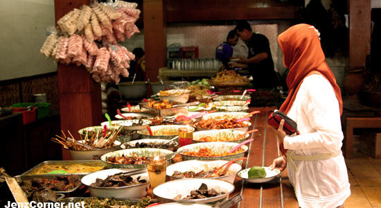&#91;Kuliner&#93; 14 Tempat Makan yang Wajib Dicoba Waktu di Bandung &#91;PIC&#93;