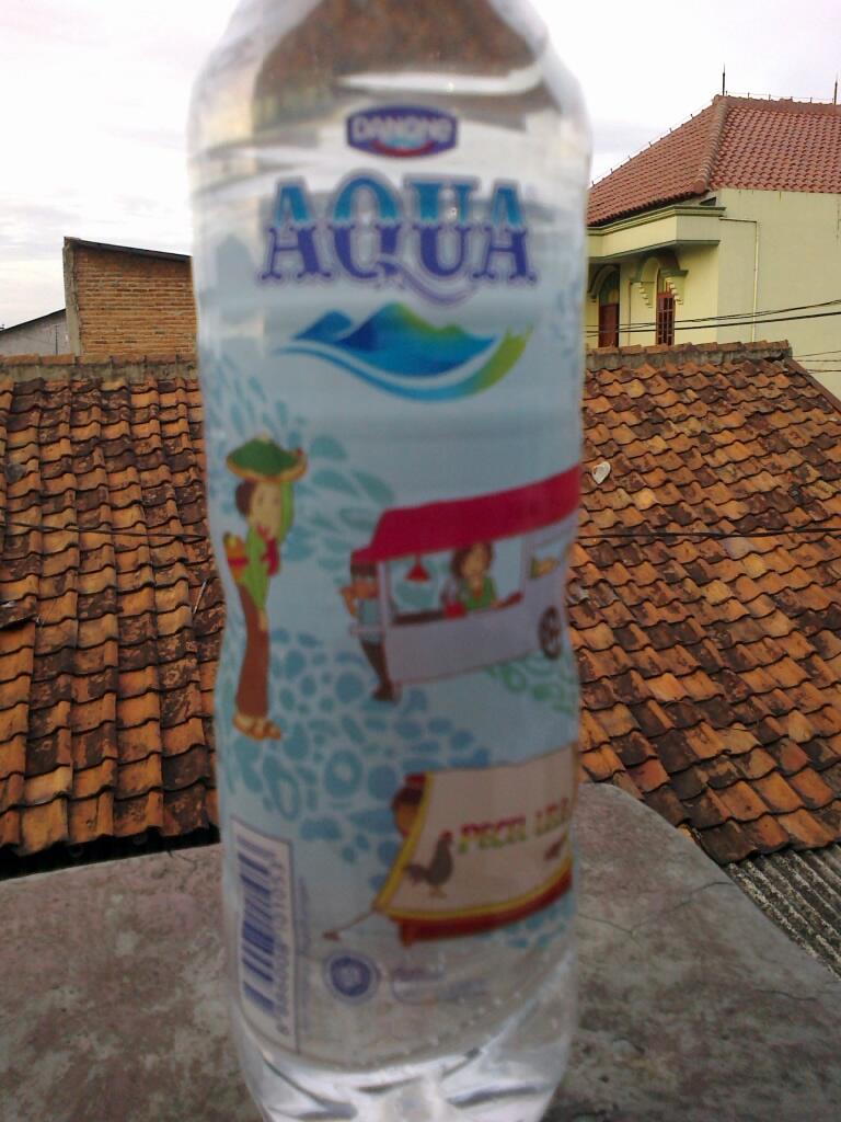 Botol &quot;AQUA&quot; baru, udah pernah liat belum GAN??