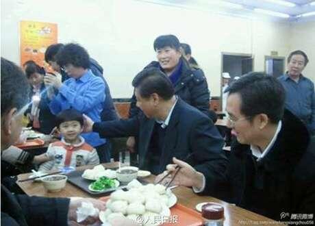 Presiden China Saat Makan di Restoran Bakpao Pinggir Jalan