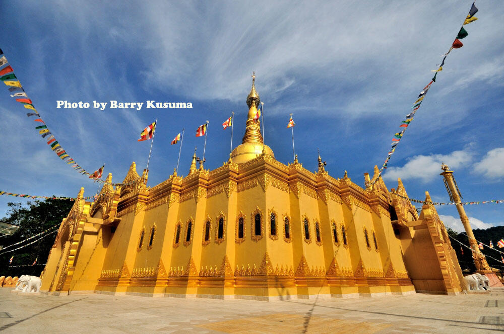 Pagoda Tertinggi &amp; Terindah di Indonesia.