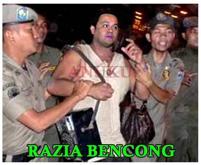 Suit-suiiit... Wanda Hamidah Disiuli Saat Rapat Paripurna