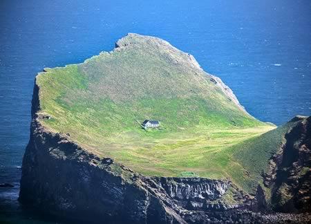 Waduh, Lokasi 6 Rumah ini Aneh Banget