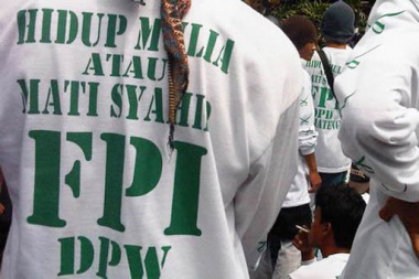 Merusak Toko, 5 Anggota FPI di TANGKAP !!! Horeee ....