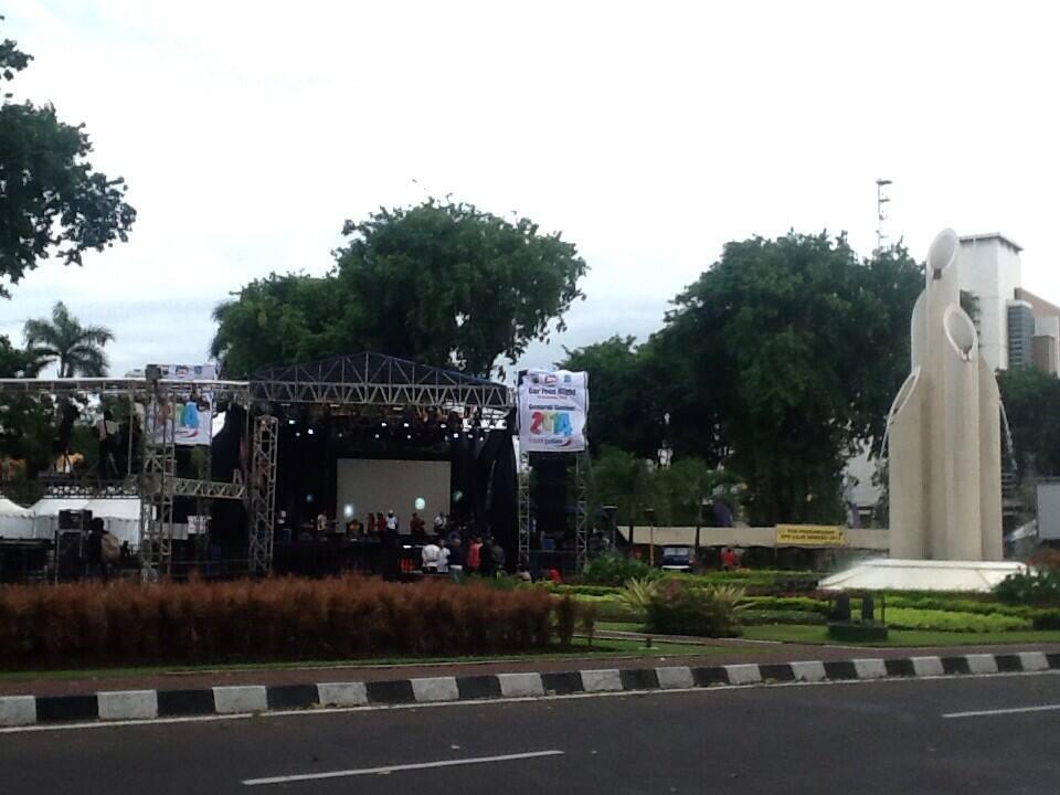 &quot;SURABAYA Car Free Night&quot; Menyambut tahun baru 2014