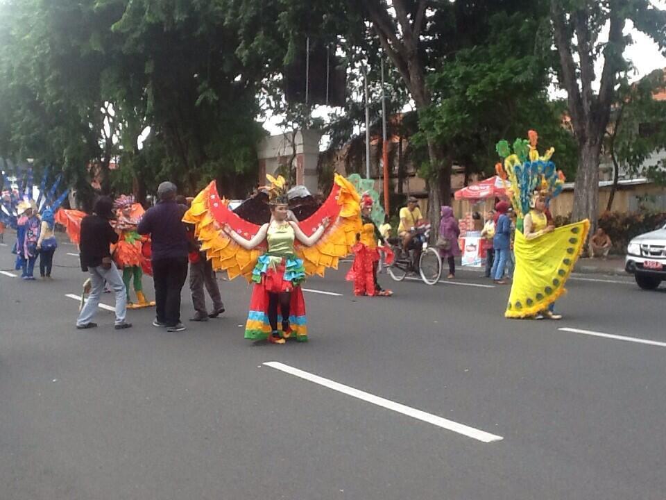 &quot;SURABAYA Car Free Night&quot; Menyambut tahun baru 2014