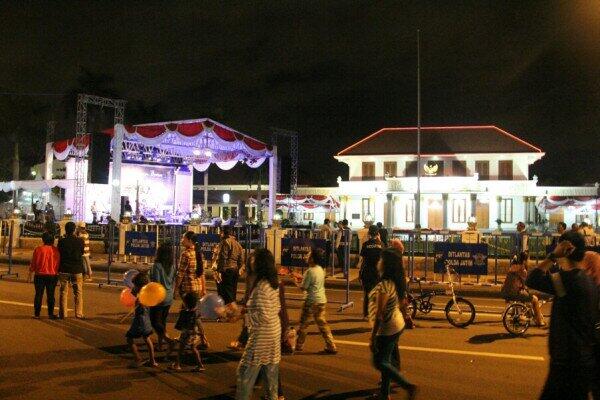 &quot;SURABAYA Car Free Night&quot; Menyambut tahun baru 2014