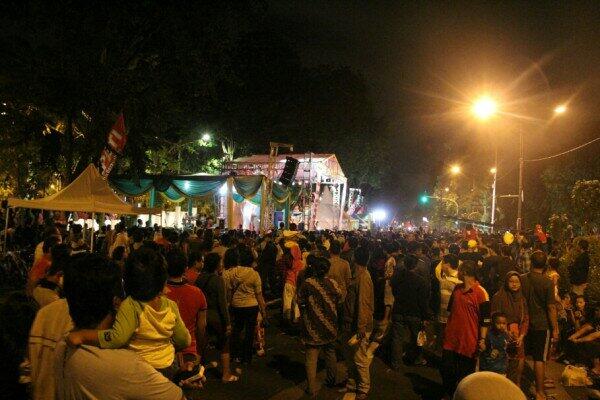 &quot;SURABAYA Car Free Night&quot; Menyambut tahun baru 2014