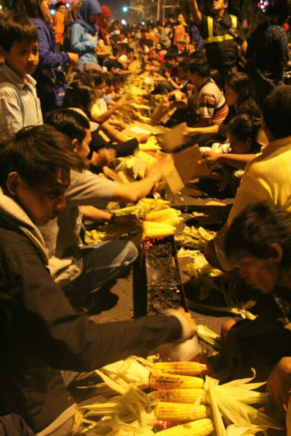 &quot;SURABAYA Car Free Night&quot; Menyambut tahun baru 2014